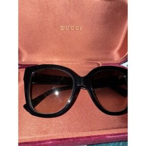 Authentic Women's Gucci Sunglasses Magenta Hard Case Red, Yellow, Green Sides